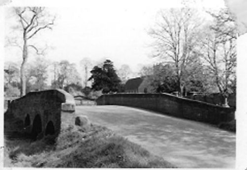 Image: View of the entrance to the village of Colton